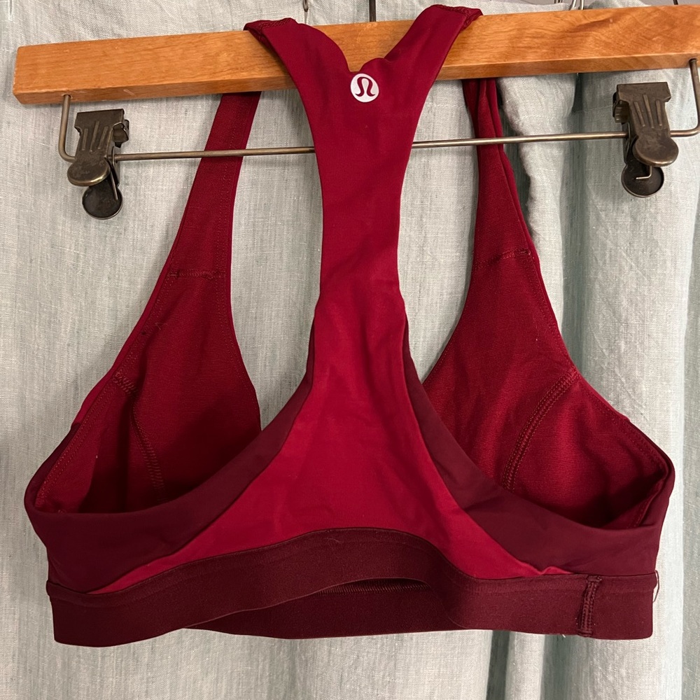 Lululemon Sports Bra (size small/2, maroon/red).